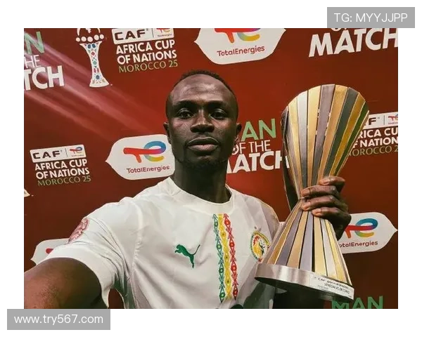 塞内加尔大方亮相非洲杯奖杯 塞内加尔大方亮相非洲杯奖杯